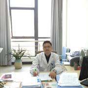 何建明