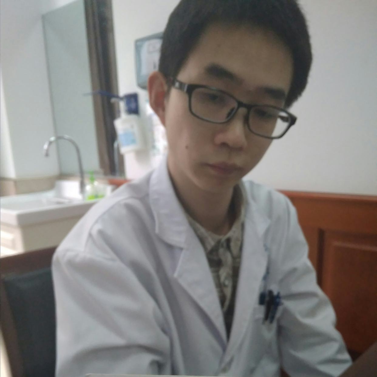 李子依