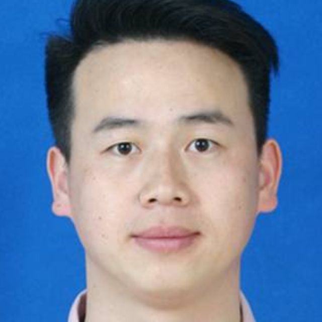 张堃